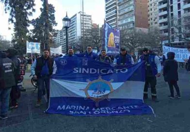 La Marina Mercante dijo presente en Rosario en repudio a la llegada de Javier Milei: “hay 22 mil puestos de trabajo en riesgo”, afirmó Zabala