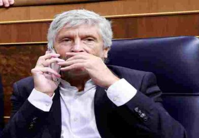 España: el Gobierno pidió disculpas por la lista de periodistas clasificados por ideología y señaló que “es un documento informativo”