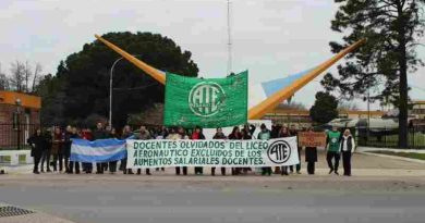 Plan de lucha en el Liceo Aeronáutico: docentes y civiles iniciaron retención progresiva de tareas