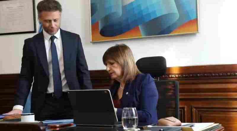Fuego amigo: Patricia Bullrich, enojada con Milei,  publicó un video cantando un tema de Lali