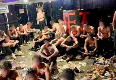 Estados Unidos: cuadrilla policial ingresó a un sótano y halló a jóvenes en extraño ritual