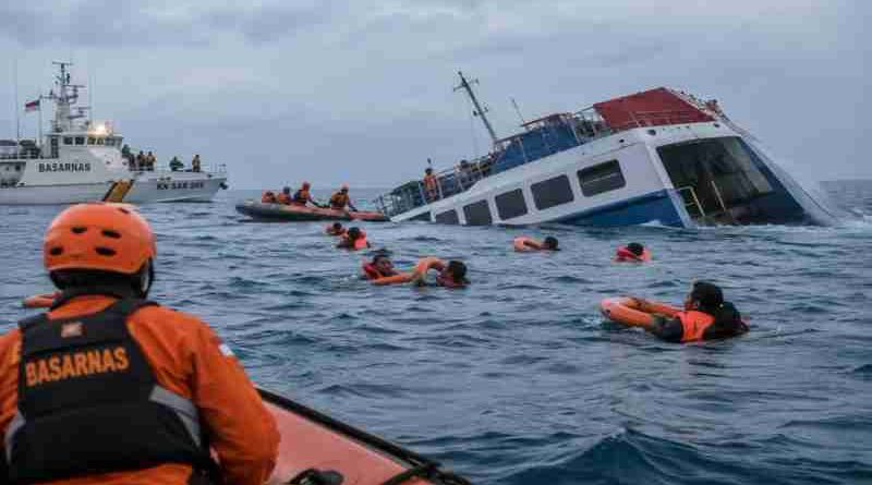 Indonesia: al menos seis muertos y 129 desaparecidos tras el naufragio de un barco
