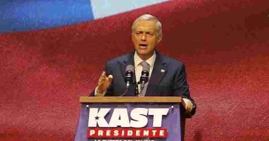 Kast dice que “Chile está de vuelta” y sostiene que su plan migratorio al estilo Trump está funcionando