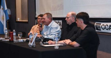 Abrazos, mística y memoria viva: en un Complejo Atlas colmado, Walter Palombi presentó su libro “Por un Correo de Bandera”