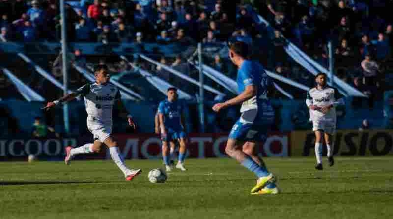 Sarmiento golpeó a Estudiantes de Río Cuarto y se llevó un triunfo clave por la permanencia