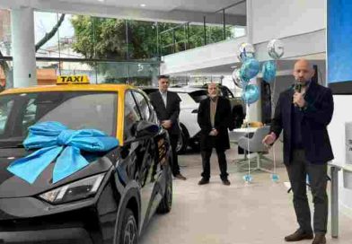Con financiamiento provincial, se incorporó el primer taxi eléctrico de Rosario