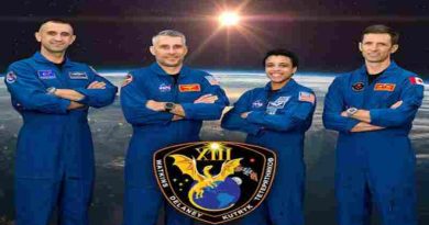 La nave espacial Dragon de SpaceX con cuatro astronautas a bordo se acopló a la EEI