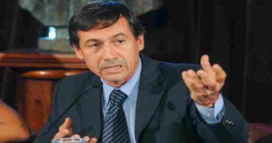 Naidenoff cuestionó el uso de los DNU y defendió la auditoría sobre las cuentas del Banco Central
