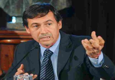 Naidenoff cuestionó el uso de los DNU y defendió la auditoría sobre las cuentas del Banco Central