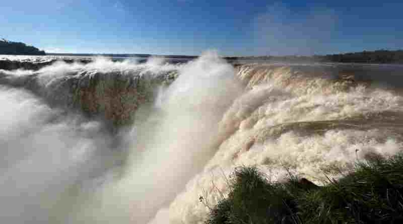 Cerraron dos circuitos de las Cataratas por el aumento del caudal del Río Iguazú a causa de “El Niño”