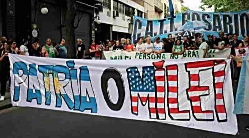 La CATT Rosario y diversas organizaciones se movilizaron a la Fluvial en rechazo a la visita de Karina Milei y Luis Caputo