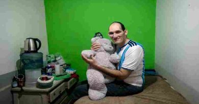“No muerdo, soy una persona de carne y hueso como todos”: Sergio ‘Chiquito’ Gómez, el hombre más alto de la Argentina que necesita ayuda