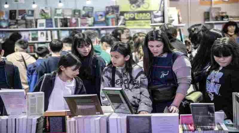 Unos 4.000 estudiantes visitaron la Feria del Libro de Rosario