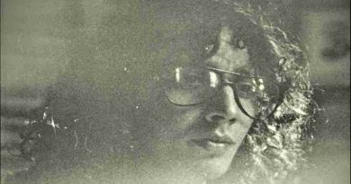 Fito Páez, en la intimidad de su casa: una muestra recupera fotografías inéditas de 1983