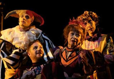 Las marionetas rebeldes de Néstor Zapata vuelven a encender las tablas: “Hamlet se va de gira” reabre su magia en Rosario
