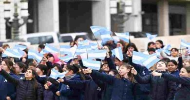 Cientos de estudiantes celebraron y manifestaron lealtad a la Bandera en una nueva edición “Sí, prometo”