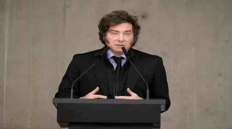 Milei apuntó otra vez contra los periodistas: “Seres cargados de maldad”
