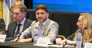 Pullaro: “Voy a pelear para que cada uno de los contenedores que salgan de Argentina, lo hagan por los puertos de Santa Fe”