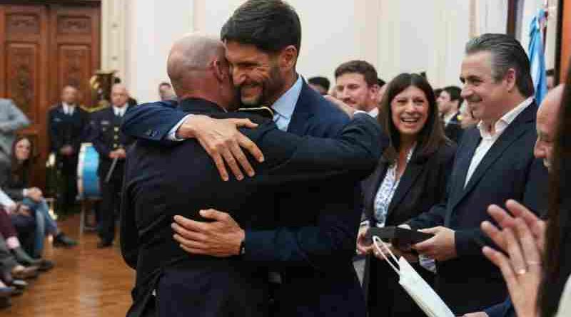 Pullaro reconoció a policías reincorporados: “Ustedes cambiaron la institución policial y el rumbo de la provincia de Santa Fe”