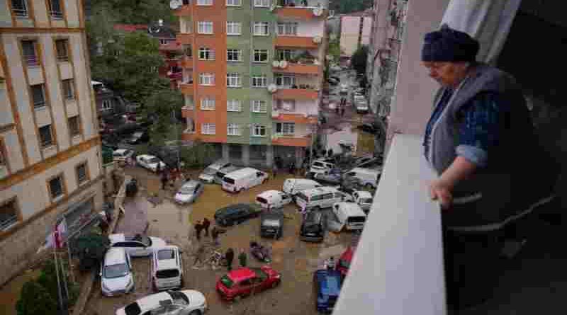 Turquía: al menos 10 muertos por las peores lluvias en ocho décadas en Estambul